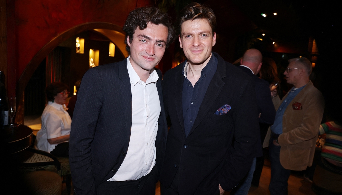 Nathan Devers et Paul Melun, lors de la soirée de lancement du roman de Paul Melun 'Plouc story' (Fayard), organisée par Five Eyes Production au Buddha Bar à Paris, le 11 mars 2026.
