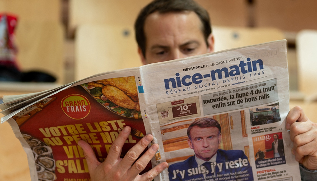 Un lecteur de l'édition de Nice-Matin, le 6 décembre 2024. 