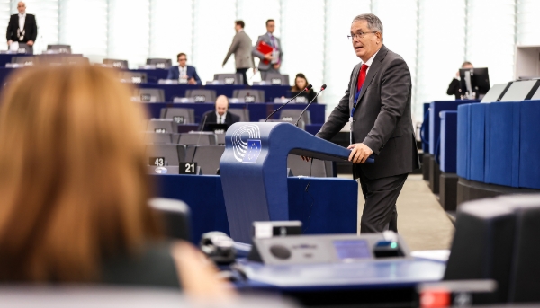 Le coordinateur espagnol du Parti populaire européen pour la sous-commission défense et sécurité, Nicolás Pascual de la Parte, le 8 octobre 2024 à Strasbourg.