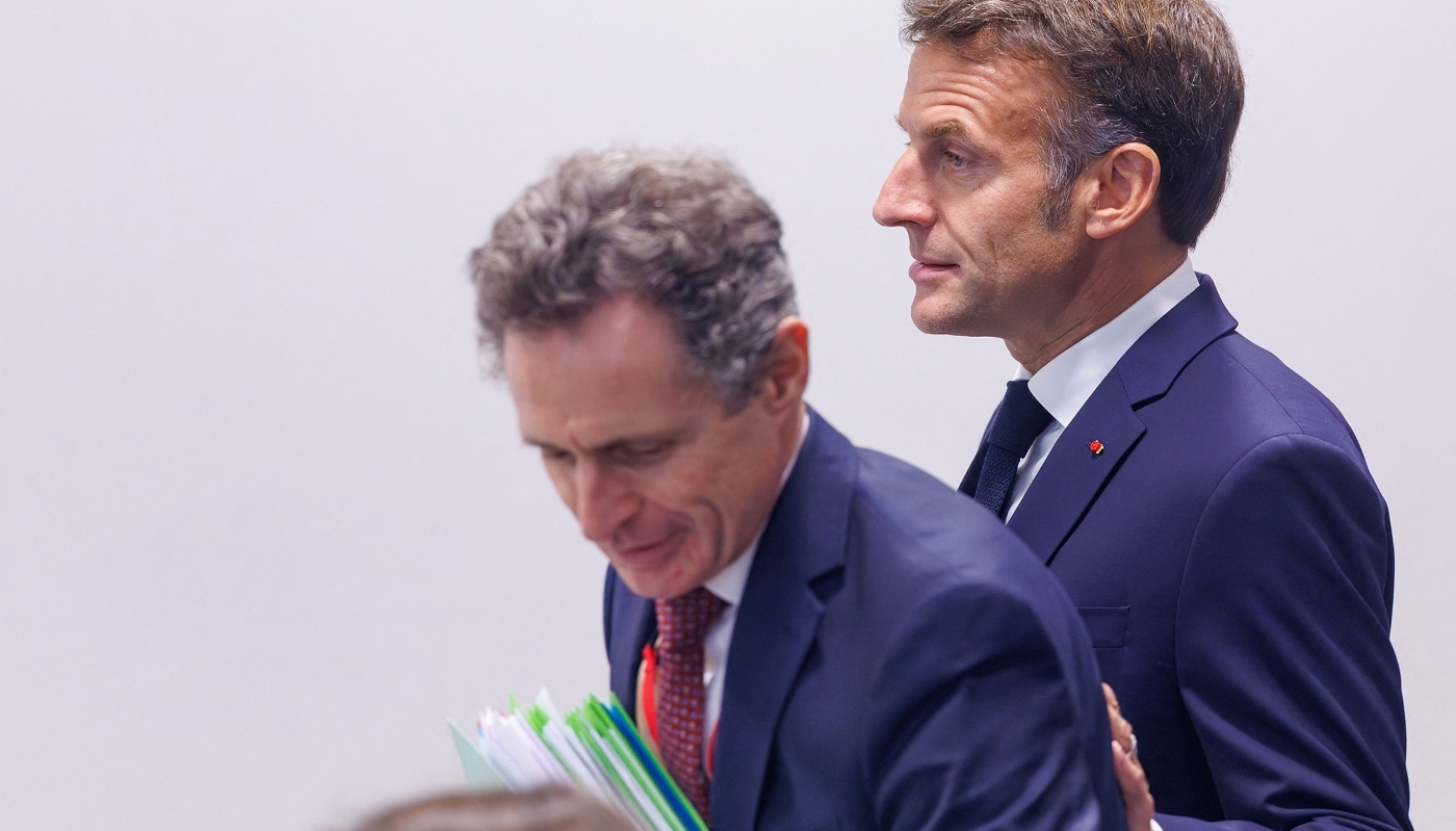 L'ambassadeur et représentant permanent de la France auprès de l'Union européenne, Philippe Leglise-Costa, à son arrivée au Conseil, en compagnie du président Emmanuel Macron, à Bruxelles le 19 juin 2026.