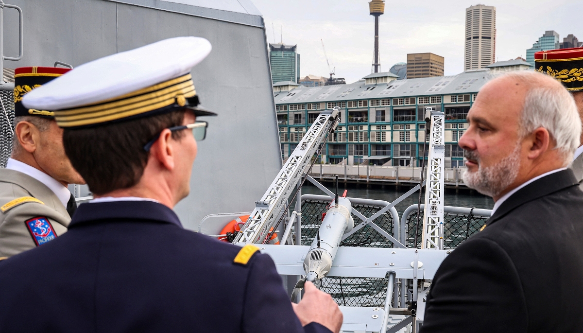 Pierre-André Imbert, ambassadeur de France en Australie, à bord du patrouilleur Auguste Bénébig, à l'occasion de l'exercice conjoint biannuel Talisman Sabre, à Sydney, le 13 juillet 2025.