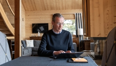 Pierre-Edouard Stérin, à la tête de la holding Otium Capital, dans son chalet alpin, le 18 mars 2026.