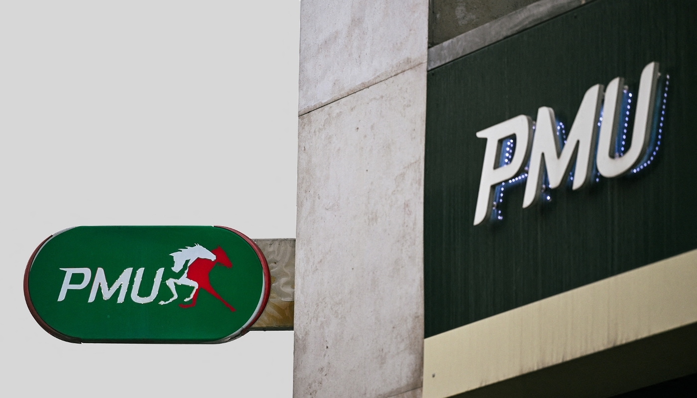 Une enseigne du PMU.