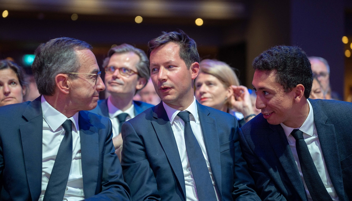 Bruno Retailleau, François-Xavier Bellamy et Othman Nasrou, lors d'une réunion du conseil national des Républicains, à la Maison de la mutualité à Paris, le 28 juin 2025. 
