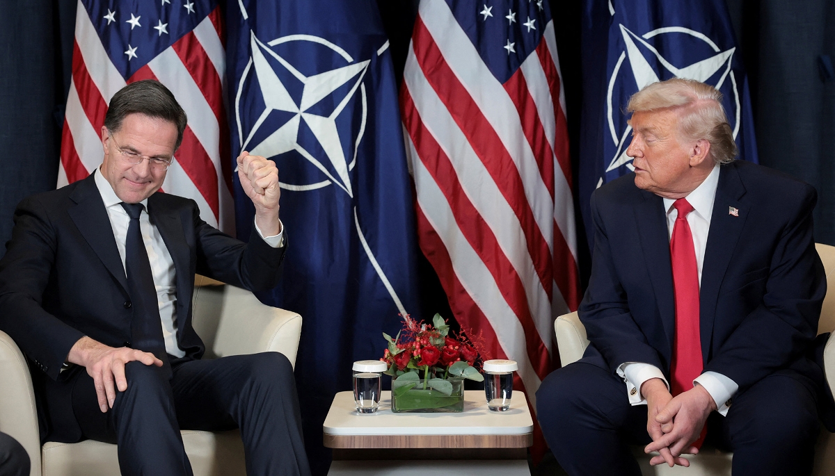  Mark Rutte et Donald Trump, en réunion bilatérale lors du Forum économique mondial (WEF) à Davos, en Suisse, le 21 janvier 2026. 
