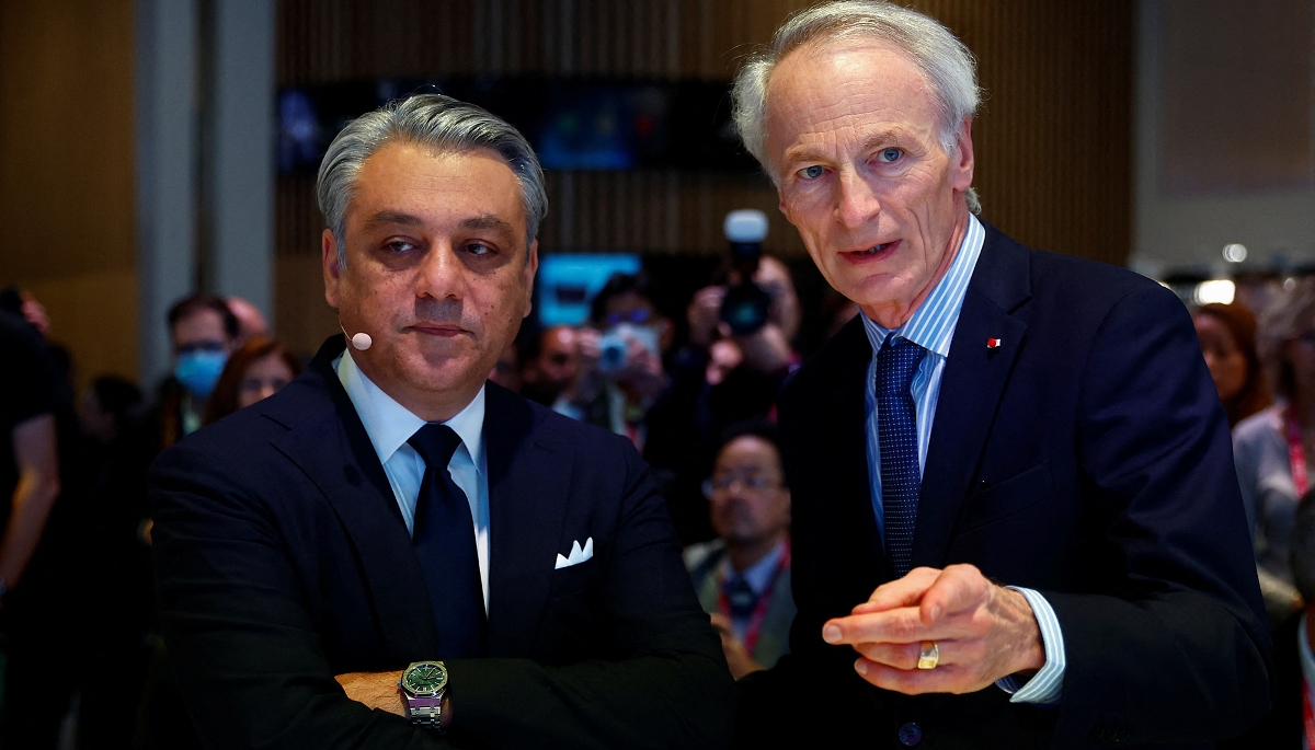 Luca de Meo et Jean-Dominique Senard, au Salon de l'automobile de Paris, le 17 octobre 2022. 