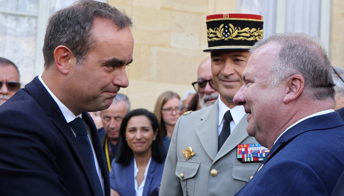 Le premier ministre, Sébastien Lecornu, et le délégué général de l'armement, Emmanuel Chiva, à l'hôtel Matignon, le 10 septembre 2025.