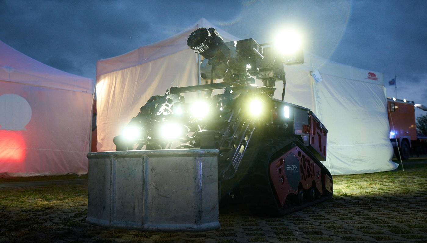 Un robot-pompier Shark Robotics présenté à l'Institut d'aviation de Varsovie, en Pologne, le 4 octobre 2024.