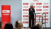 Intervention de Sophie Gourmelen, présidente du groupe EBRA, devant une partie des salariés du groupe dans les locaux des Dernières nouvelles d'Alsace, à Strasbourg le lundi 20 avril 2026.