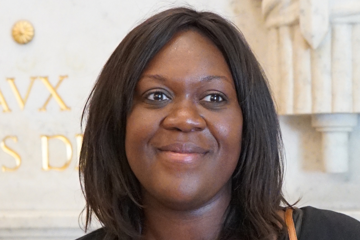 Issue de Sciences Po, avocate, députée et porte-parole de LREM, Laetitia incarne la méritocratie louée par le président.