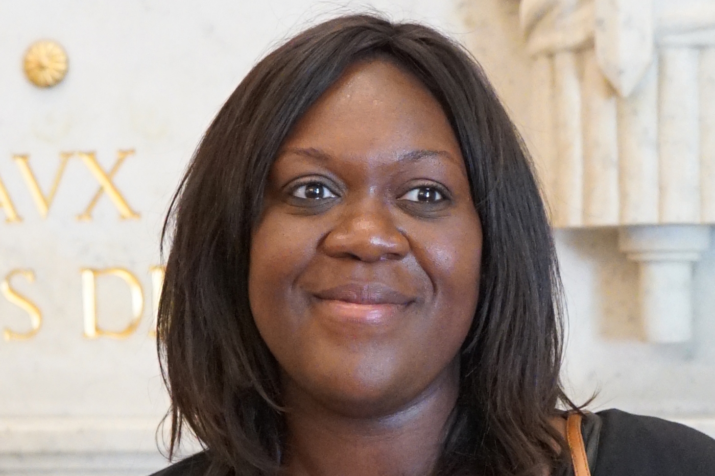 Issue de Sciences Po, avocate, députée et porte-parole de LREM, Laetitia incarne la méritocratie louée par le président.