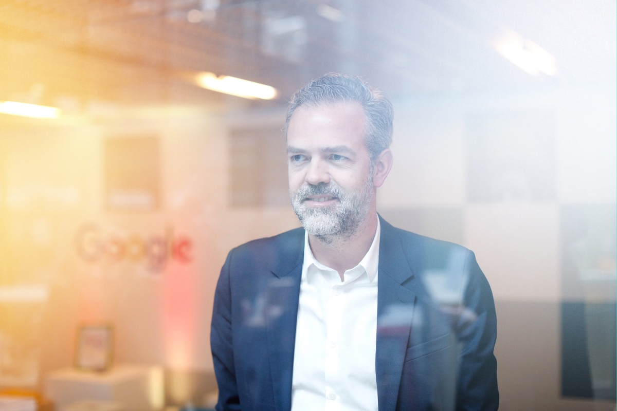 Chargé de promouvoir Google en France, Sébastien Missoffe doit notamment affronter la presse surles droits voisins ou la Commission européenne sur l'amende infligée au moteur de recherche.
