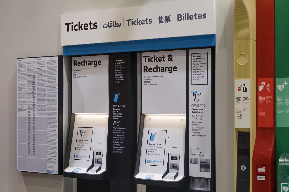 Un guichet de retrait des billets dans une station du Grand Paris Express présenté lors du dévoilement de la rame de métro des futures lignes 15, 16 et 17 le 2 octobre 2020 à Saint-Ouen (93).
