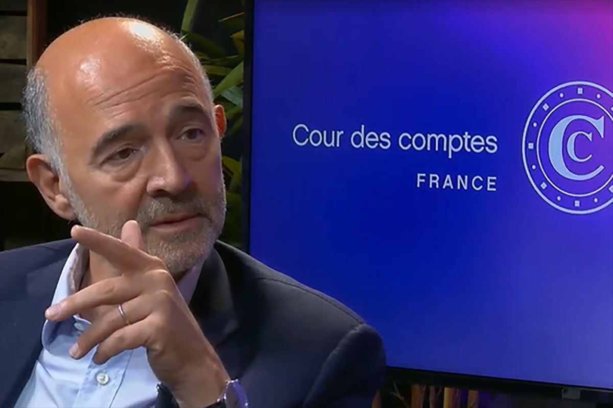 Pierre Moscovici, premier président de la Cour des comptes, interviewé lors d'une émission politique sur Twitch.