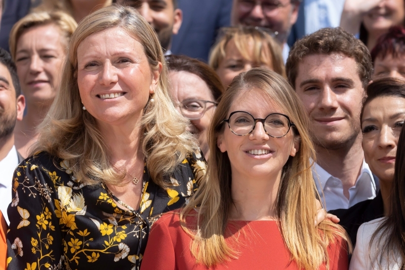 Aurore Bergé et Yaël Braun-Pivet, devant un parterre de députés Renaissance, le 22 juin.