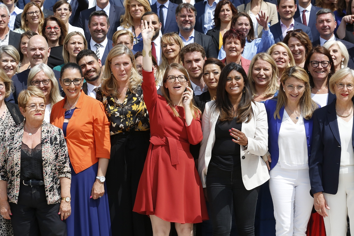 Les députés du groupe Renaissance (ex-LREM) à l'Assemblée nationale, présidé par Aurore Bergé (au centre).