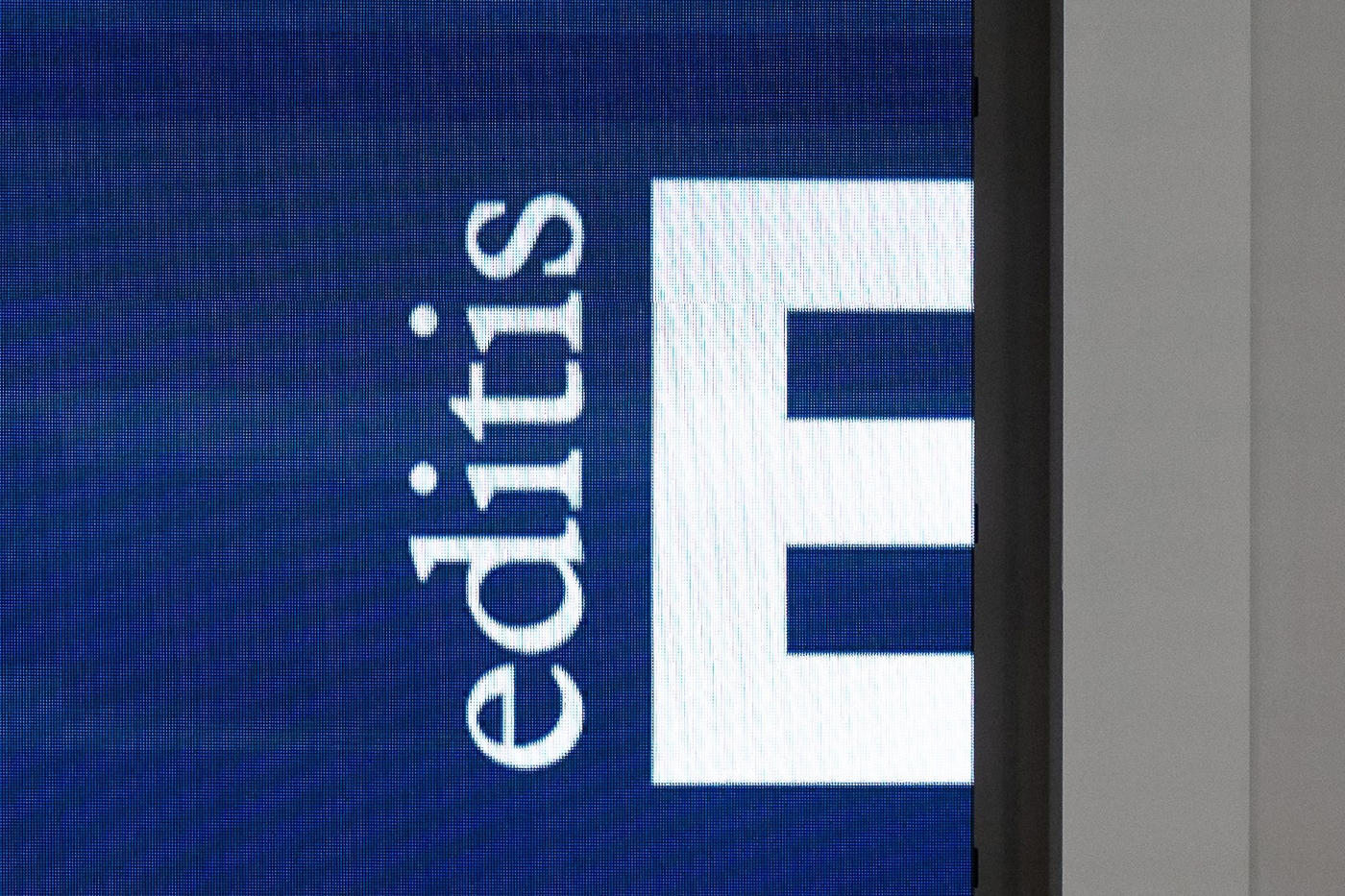 Le groupe d'édition Editis est cédé par Vivendi, dans le cadre de son OPA sur Lagardère, propriétaire d'Hachette.