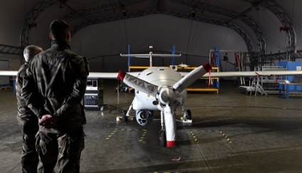 Des militaires lors d'une formation avec le système de drone tactique Patroller de Safran, en décembre 2022.