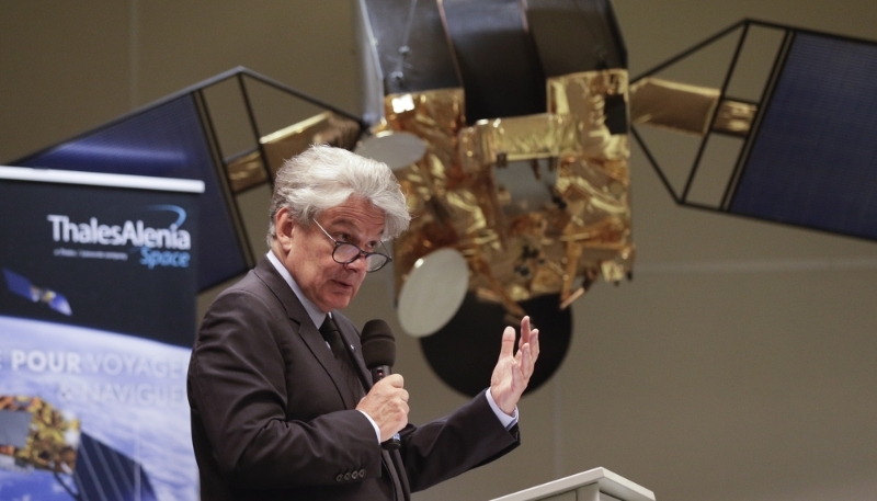 Thierry Breton, lors d'une visite du centre de production de satellites de Thales Alenia Space, en juin 2022.