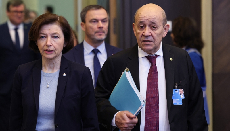 Florence Parly et Jean-Yves Le Drian, alors ministres de la défense et des affaires étrangères, en mars 2022. 