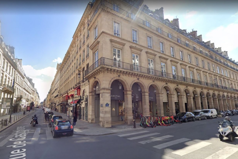 Gucci va ouvrir un magasin sur deux niveaux dans cet immeuble situé à l'angle des rues Saint-Honoré et de Castiglione, à Paris (1er).