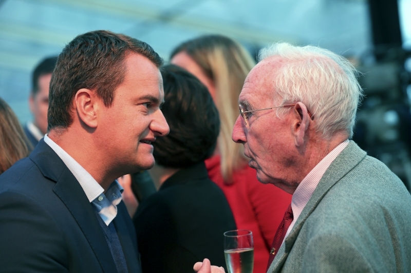 Le président de l'association familiale Mulliez, Barthélémy Guislain (à g.), et le fondateur d'Auchan, Gérard Mulliez, en 2017.