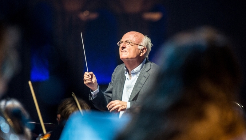 Vladimir Cosma en concert au Grand Rex, à Paris, le 15 octobre 2021.