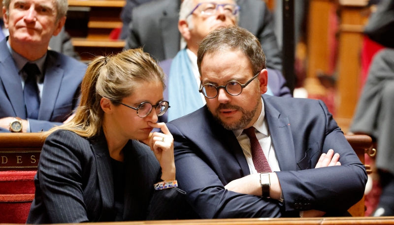 Aurore Bergé, ministre des solidarités, et Aurélien Rousseau, ministre de la santé, au Sénat, en novembre 2029.