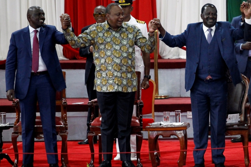 William Ruto, Uhuru Kenyatta et Raila Odingo lors du lancement de la réforme Building Bridges Initiative en 2019.