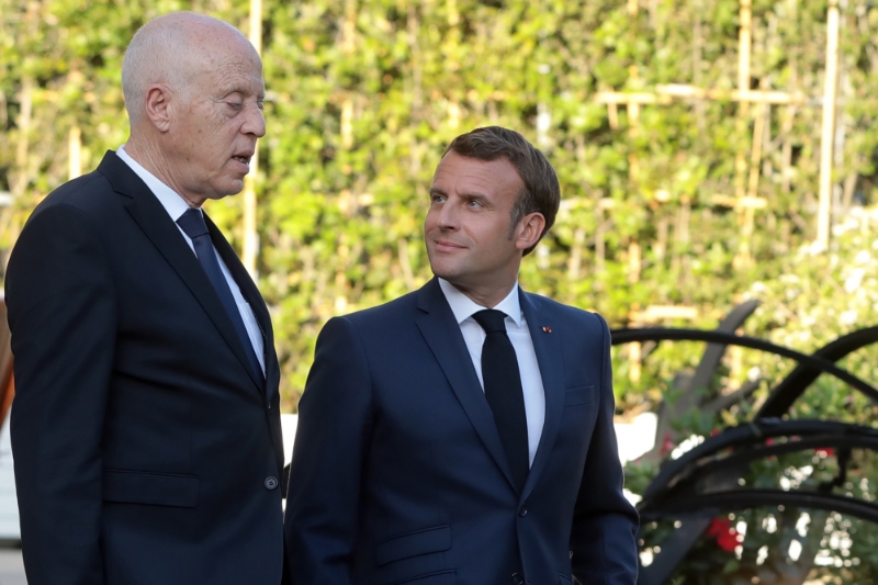 Le président tunisien Kaïs Saïed en compagnie de son homologue français Emmanuel Macron, à Paris en juin 2020.