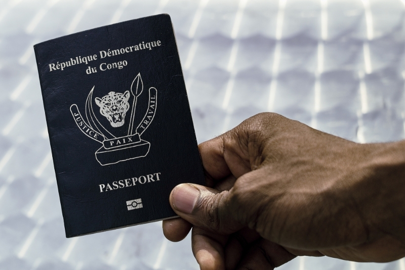 Passeport biométrique de la République démocratique du Congo fabriqué par la société belge Semlex.