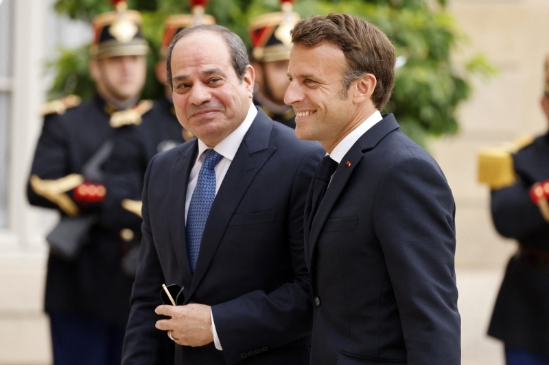 Le chef de l'Etat fançais Emmanuel Macron accueille le président égyptien Abdelfattah al-Sassi à l'Elysée, le 22 juillet 2022.