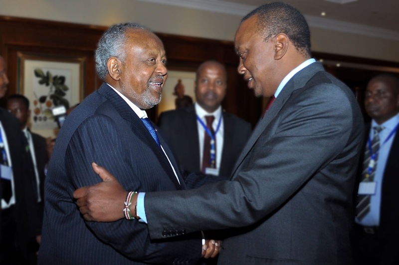 Le président djiboutien Ismail Omar Guelleh et le président kenyan Uhuru Kenyatta.