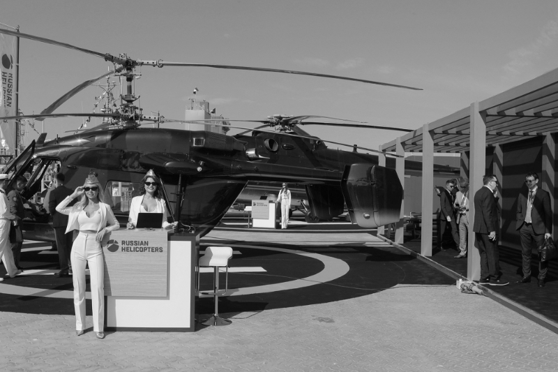 Le stand Russian Helicopters au NAVDEX, un événement annuel qui se tient parallèlement au salon IDEX à Abu Dhabi, le 20 février 2023.