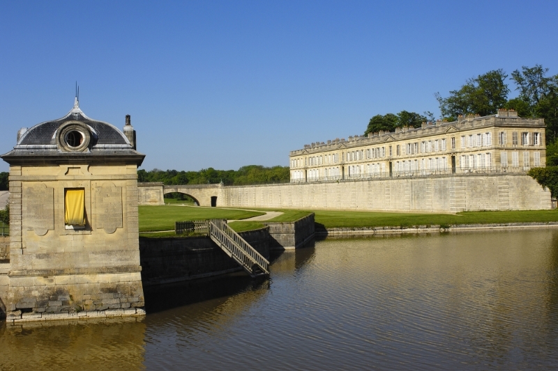 Le château d'Enghien, au sein du domaine de Chantilly (Oise).