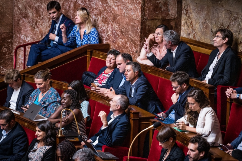 Le député de la France Insoumise François Ruffin (au centre) sera l'un des référents lors de l'examen du projet de loi sur la réforme des retraites. Ici pris en photo le 12 juillet 2022.